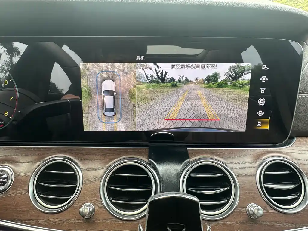 Mercedes-Benz E-Class — миниатюра 10
