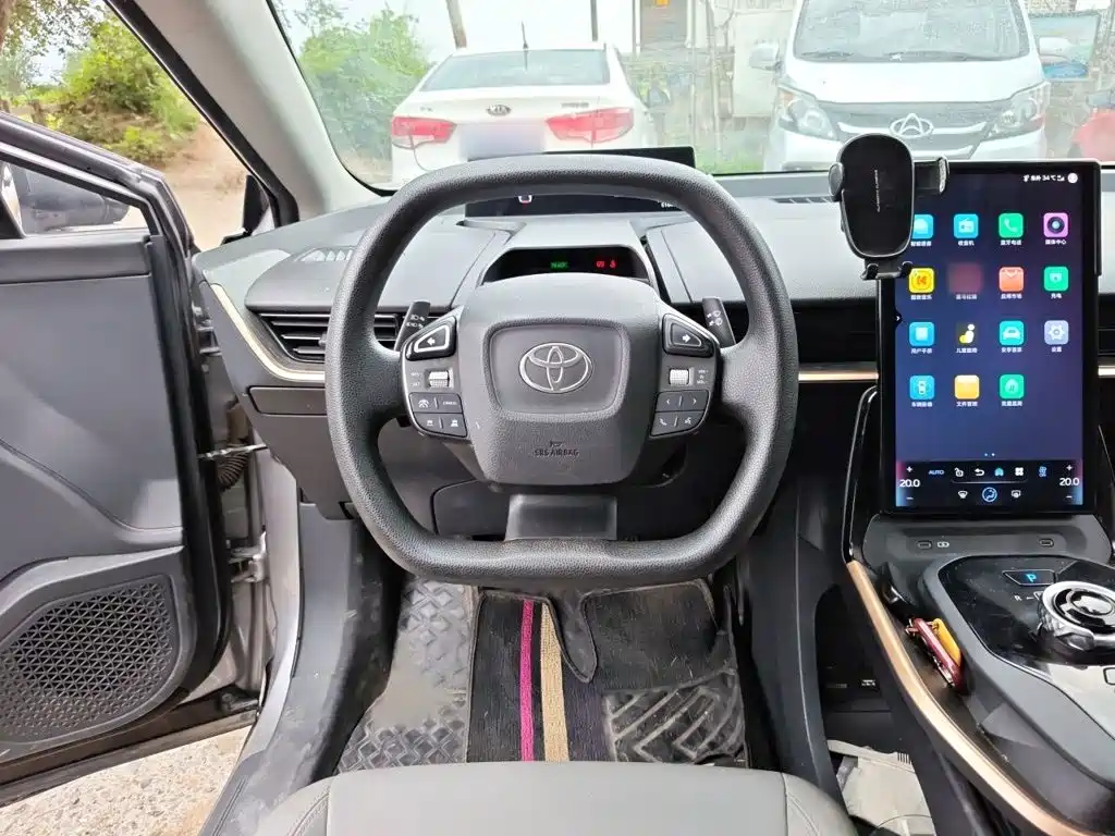 Toyota bZ3 — миниатюра 3