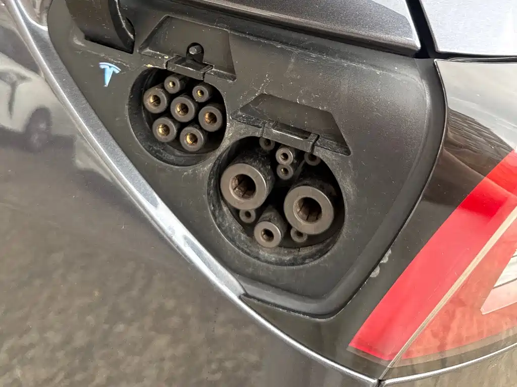 Tesla Model Y — миниатюра 6