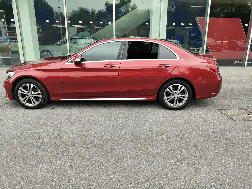 Mercedes-Benz C-Class — миниатюра 3
