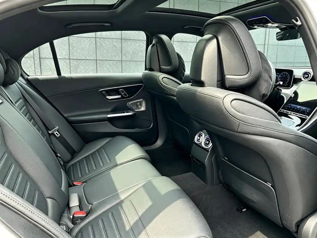 Mercedes-Benz C-Class — миниатюра 12