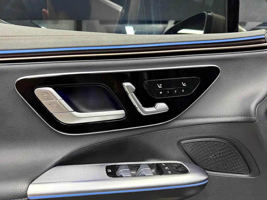 Mercedes-Benz EQE SUV — миниатюра 19