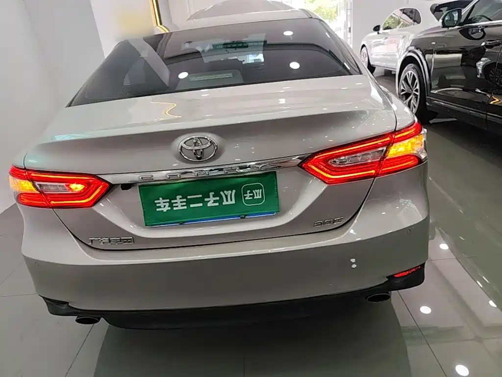Toyota Camry — миниатюра 6