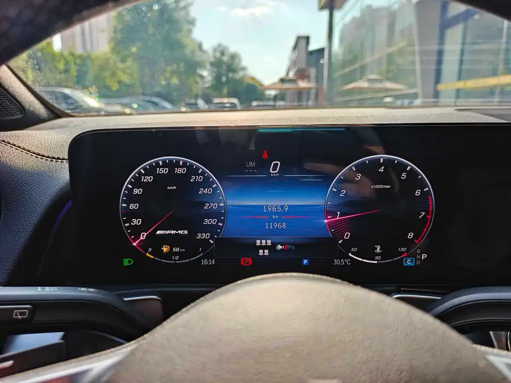Mercedes-Benz GLB — миниатюра 11