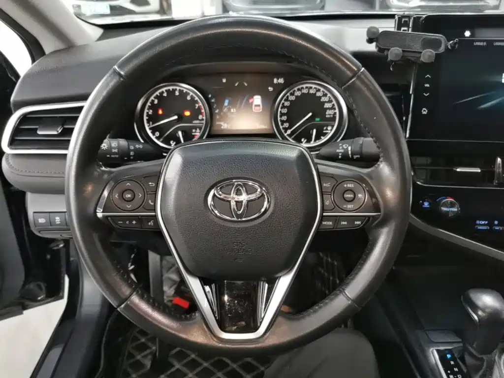 Toyota Camry — миниатюра 11