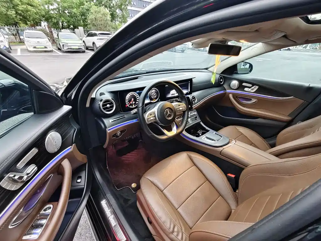 Mercedes-Benz E-Class — миниатюра 7