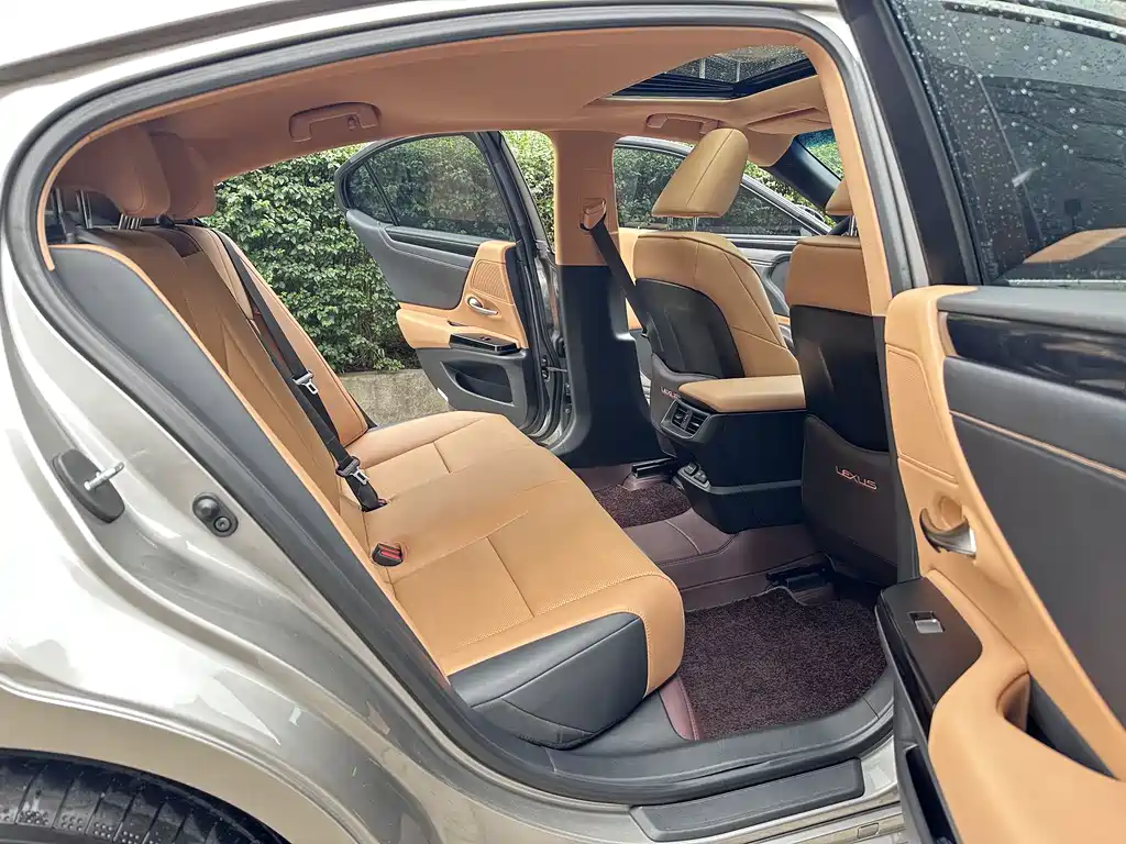 Lexus ES 2021 200