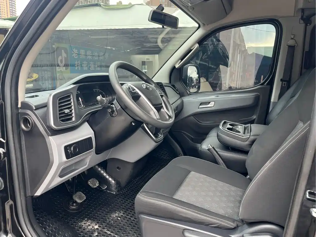 Maxus V80 2025 PRO 6MT 9 мест