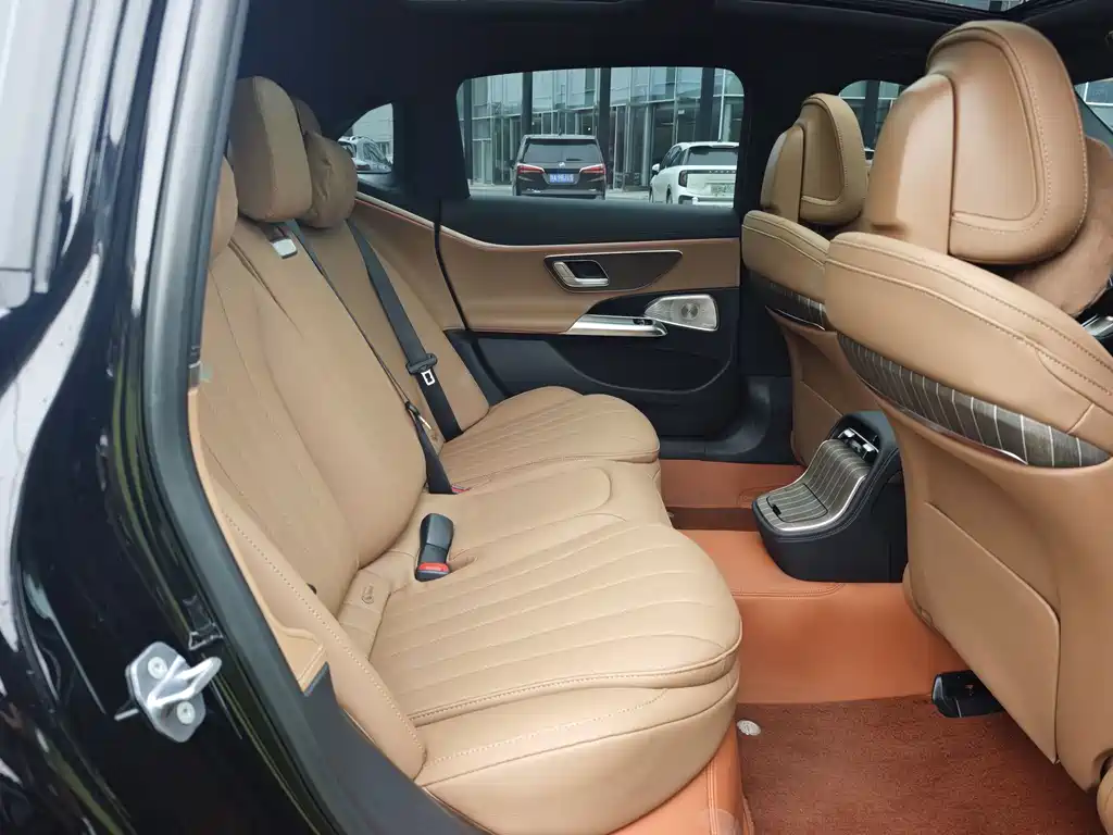 Mercedes-Benz E-Class — миниатюра 28