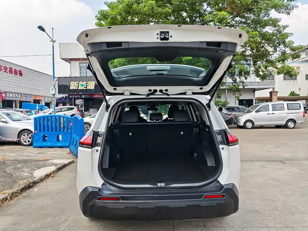 Toyota RAV4 — миниатюра 18