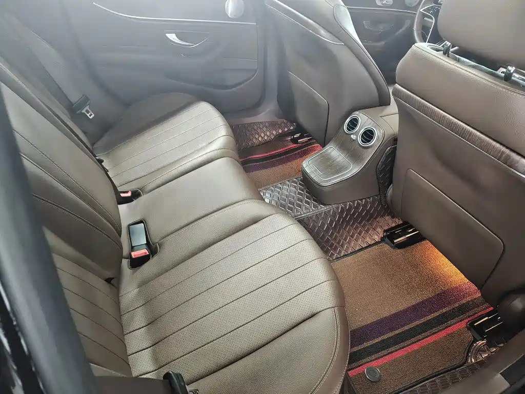 Mercedes-Benz E-Class — миниатюра 8