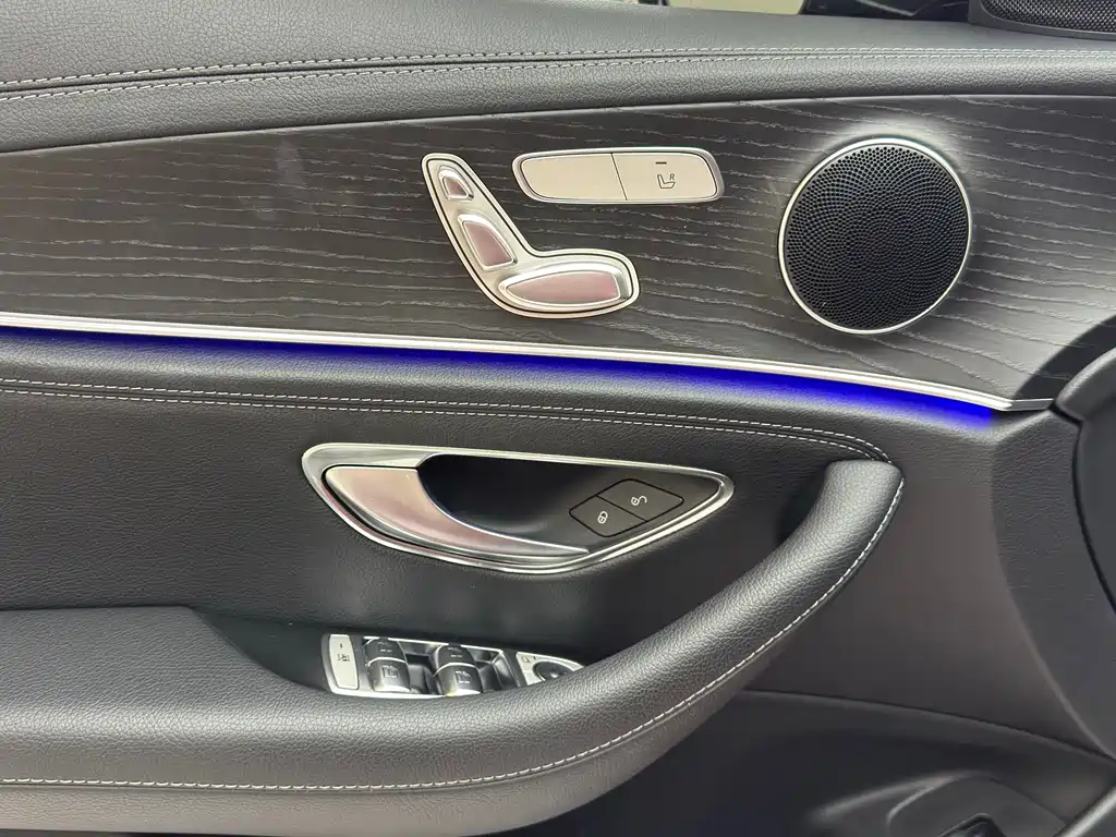 Mercedes-Benz E-Class — миниатюра 6