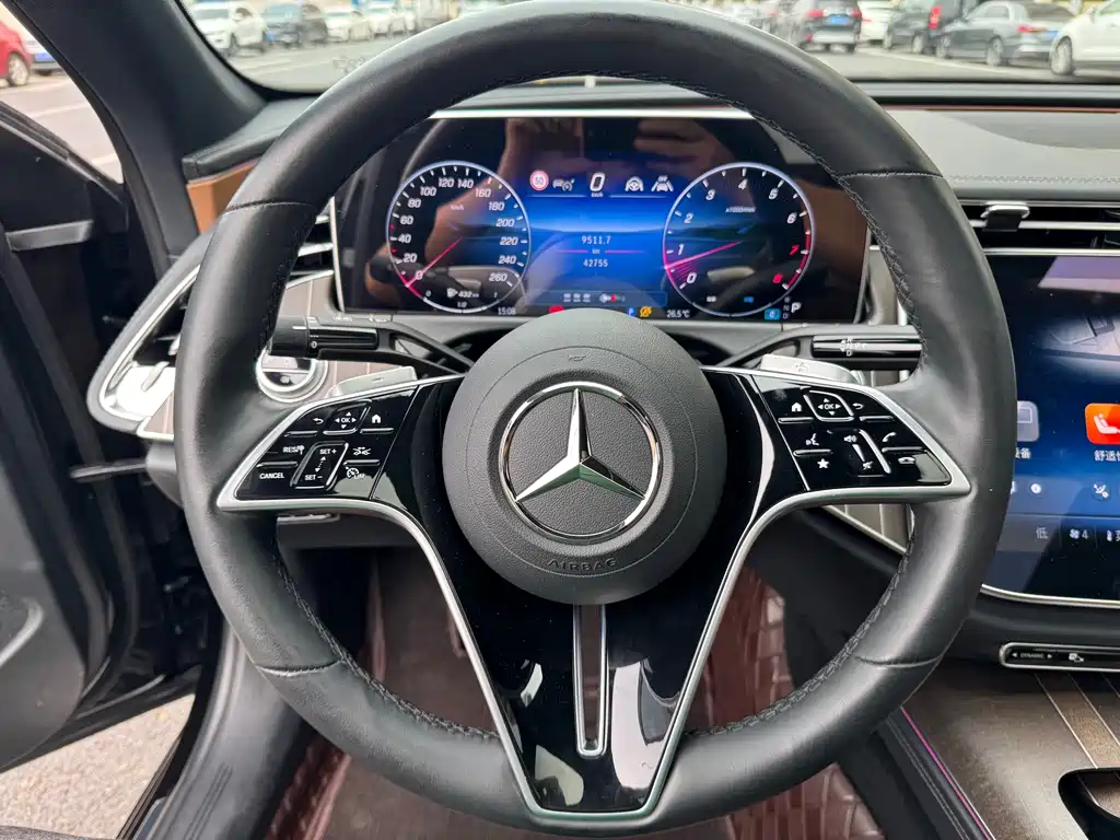 Mercedes-Benz E-Class — миниатюра 6