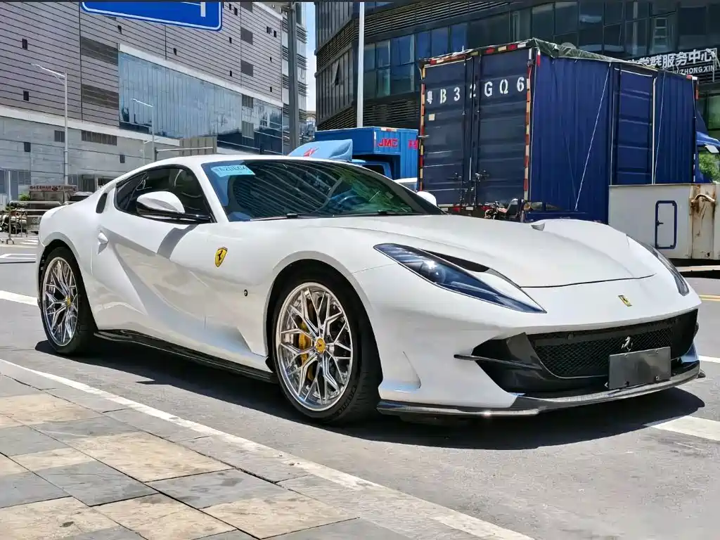 Ferrari 812 — миниатюра 3