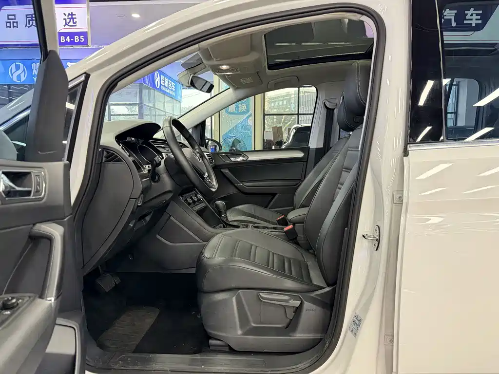 Volkswagen Touran — миниатюра 4