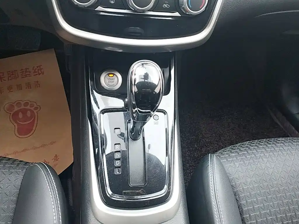 Nissan Tiida — миниатюра 14