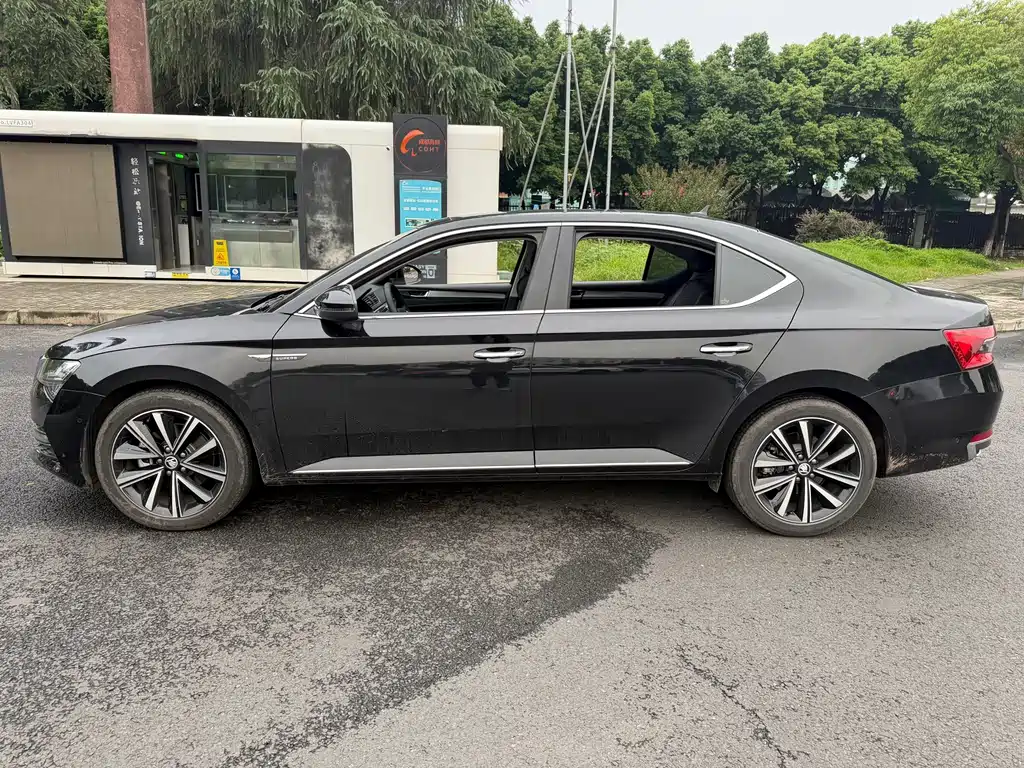Skoda Superb — миниатюра 13