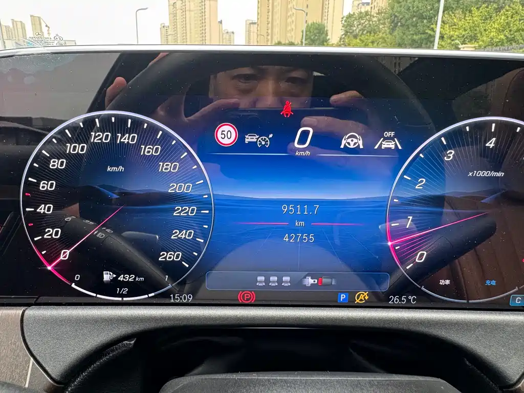 Mercedes-Benz E-Class — миниатюра 7