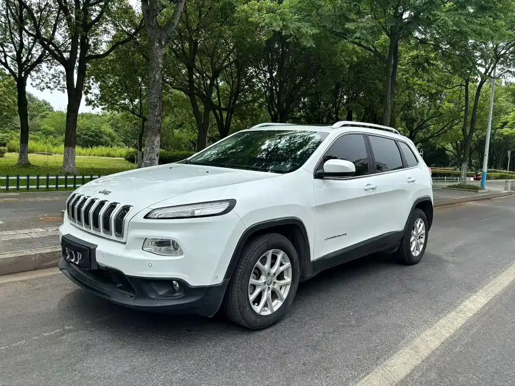 Купить Jeep Cherokee