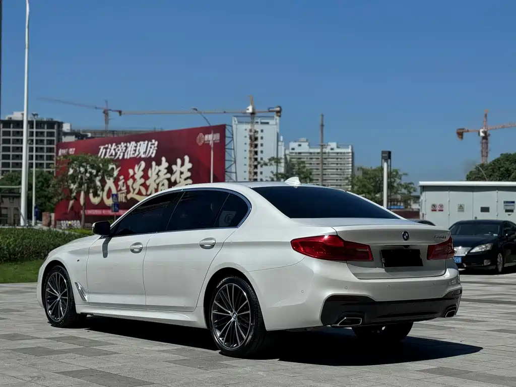 BMW 5 Series — миниатюра 6