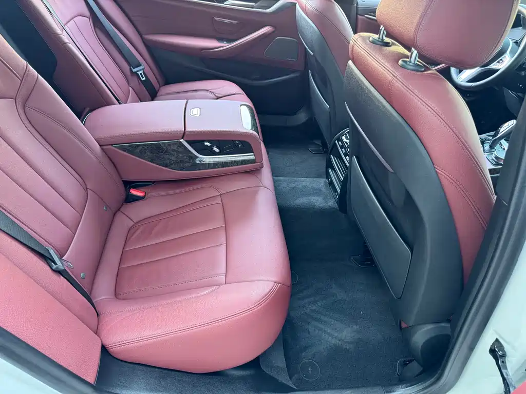 BMW 5 Series — миниатюра 15
