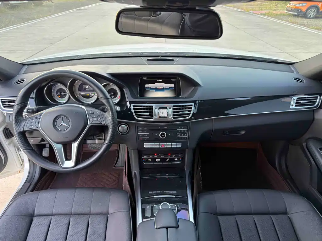 Mercedes-Benz E-Class — миниатюра 8