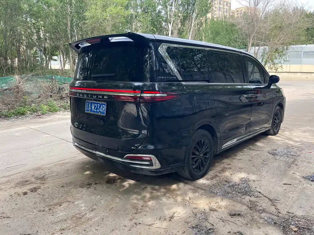 Bestune M9 2023 2.0T Premium
