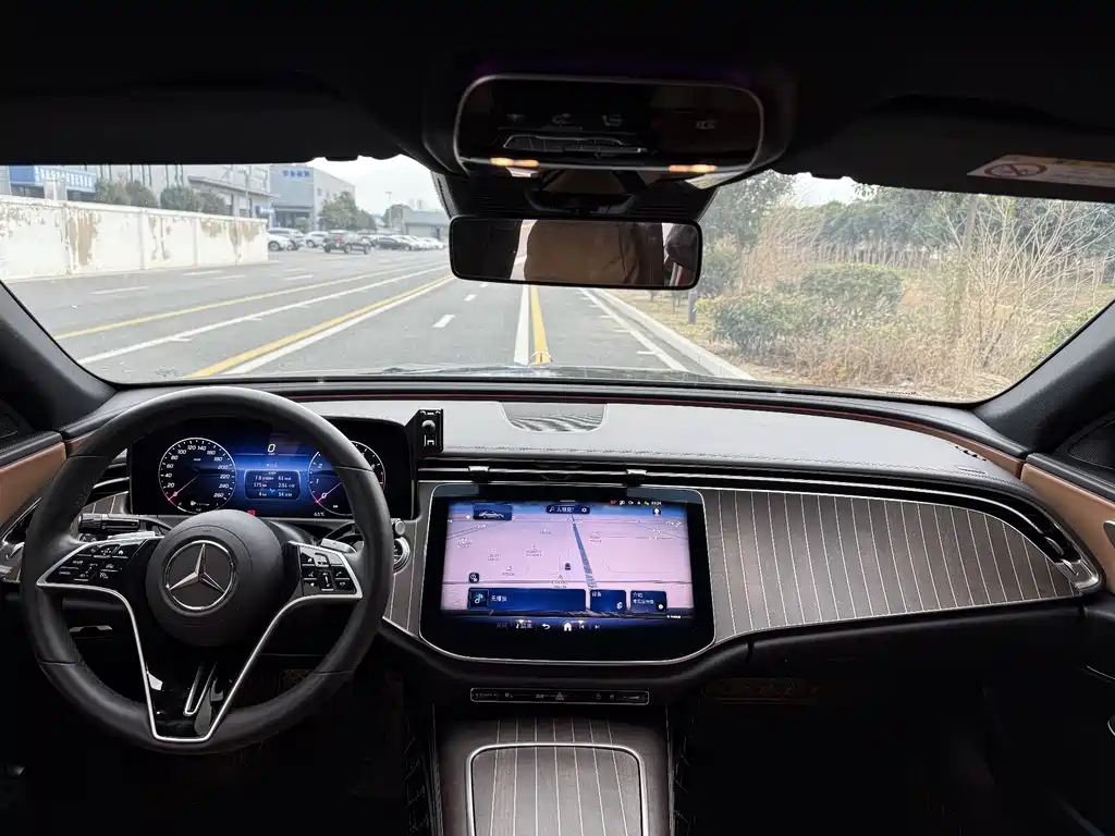 MERCEDES-BENZ E CLASS