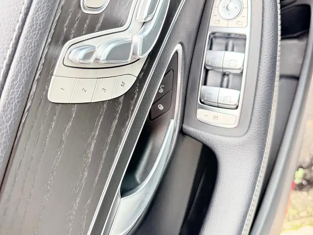 Mercedes-Benz C-Class — миниатюра 7