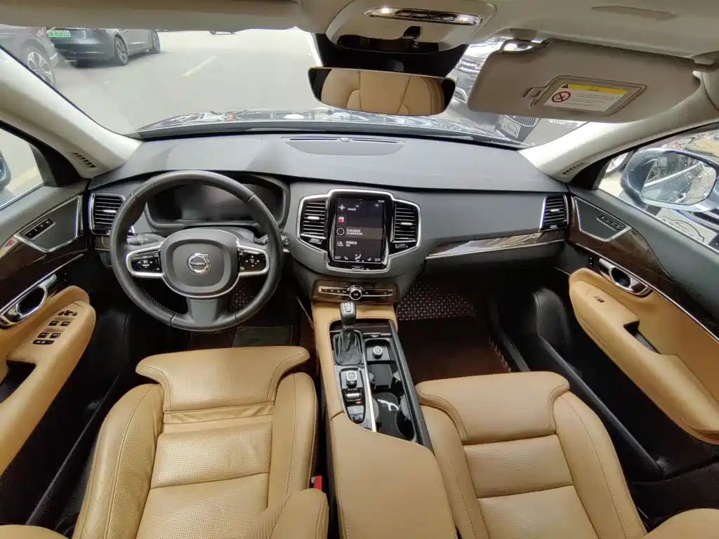 Volvo XC90 2015 T6 7 мест