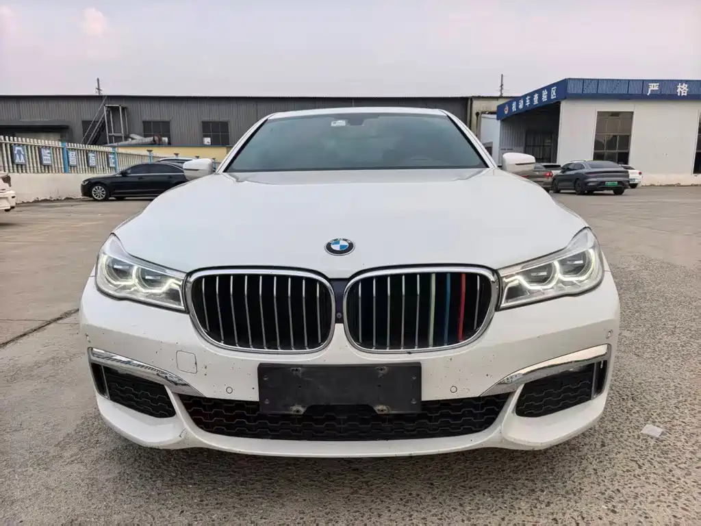 BMW 7 Series — миниатюра 2