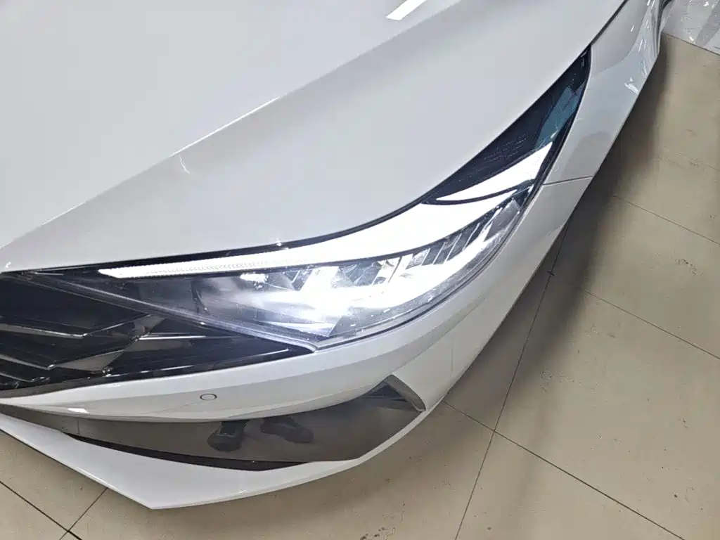 Hyundai Elantra — миниатюра 24