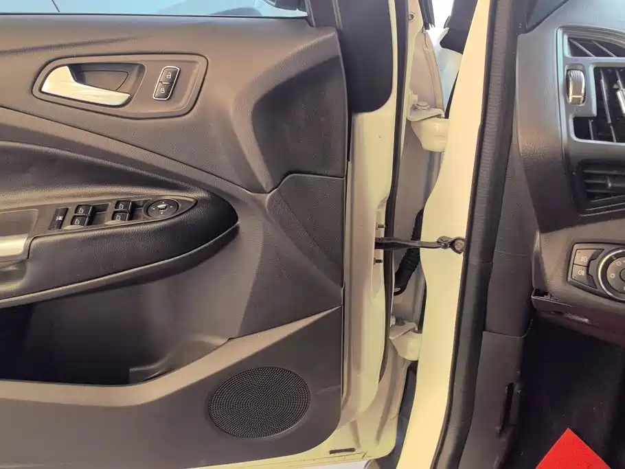 Ford Kuga — миниатюра 7