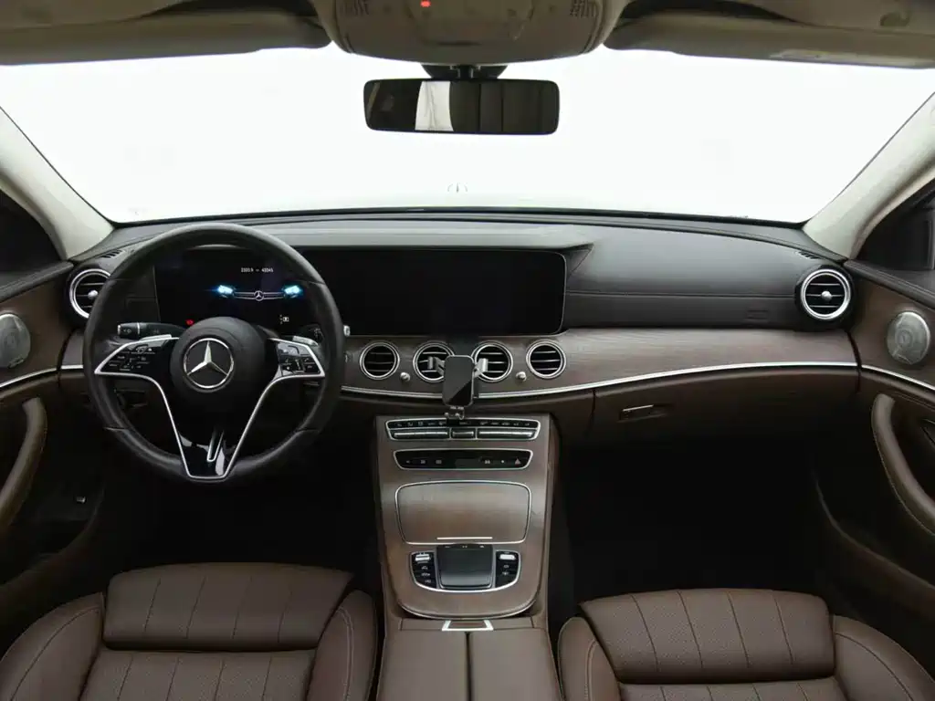 Mercedes-Benz E-Class — миниатюра 7