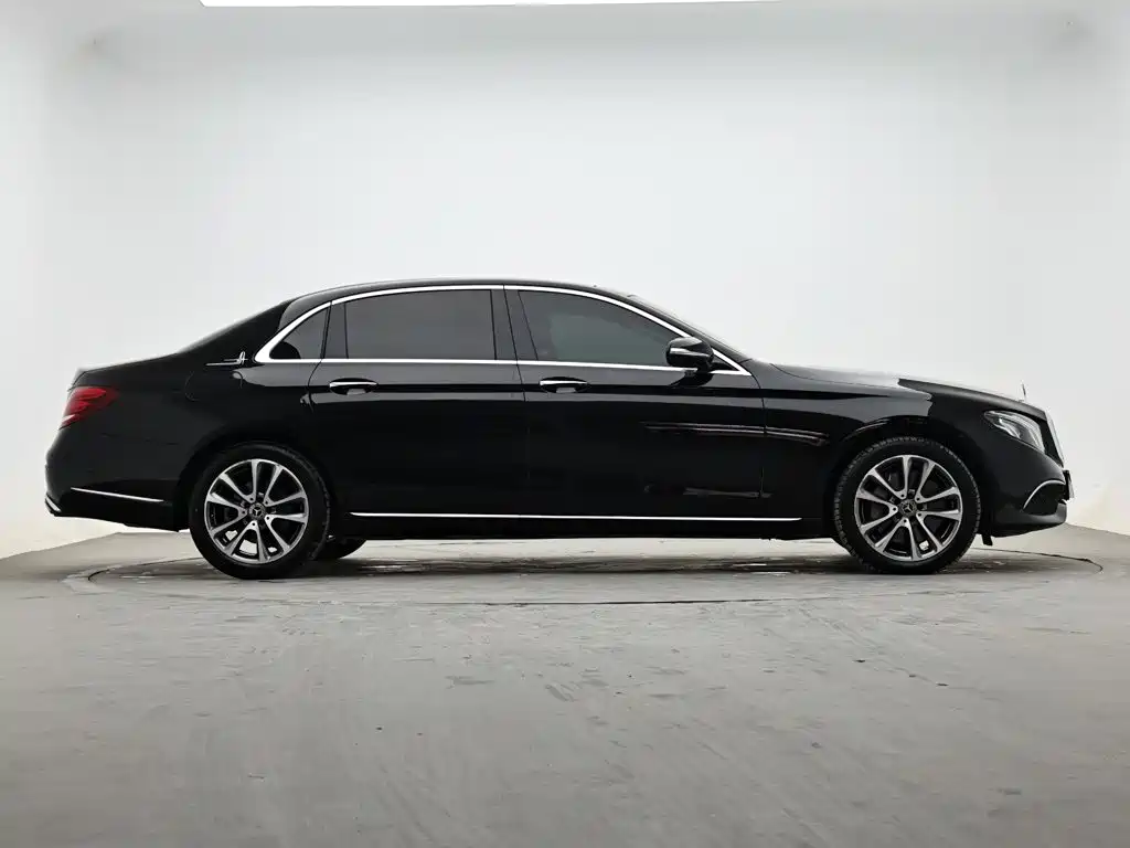 Mercedes-Benz E-Class — миниатюра 6