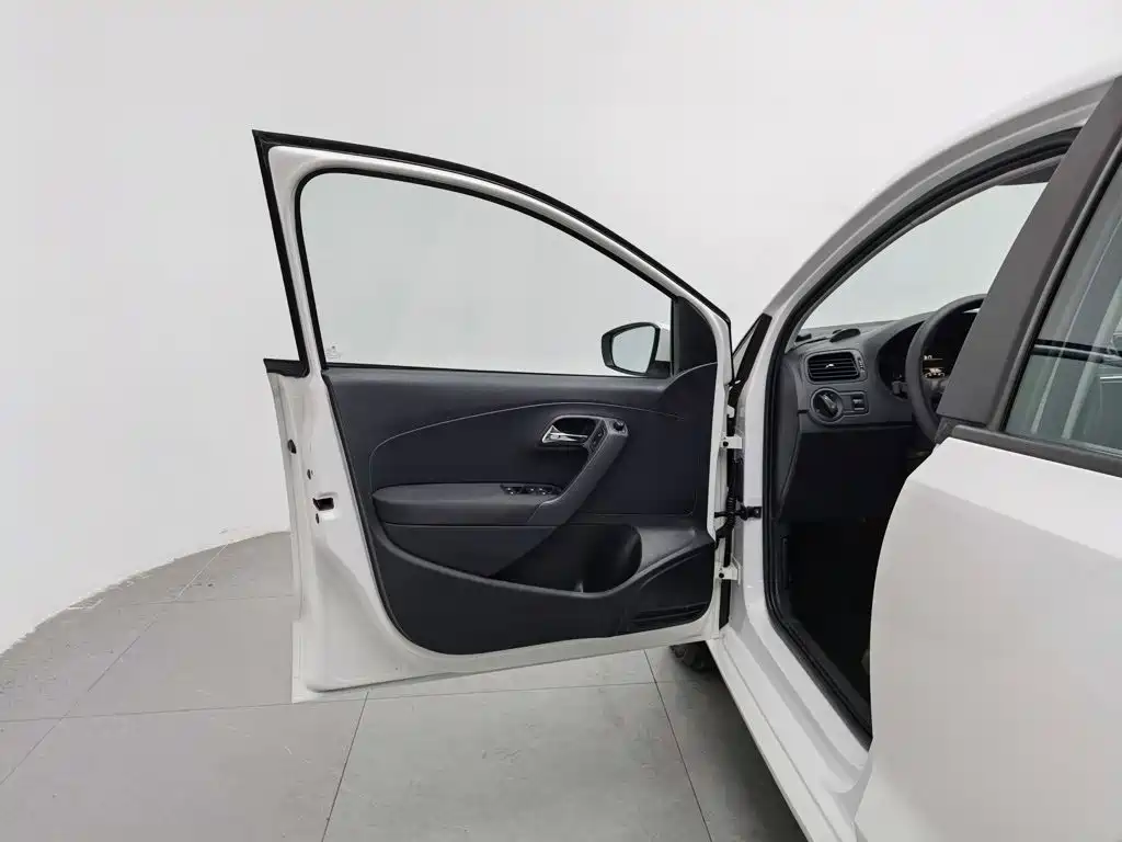 Volkswagen Polo — миниатюра 8