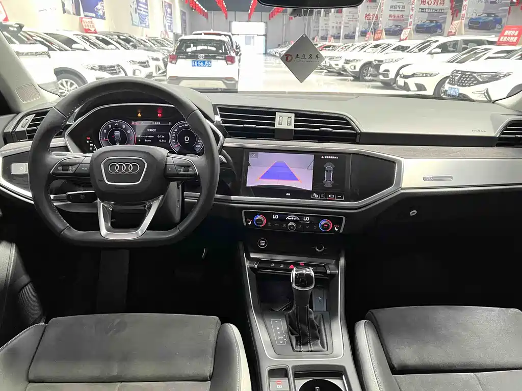 Audi Q3 2023 35 TFSI Fashion (1.4T)
