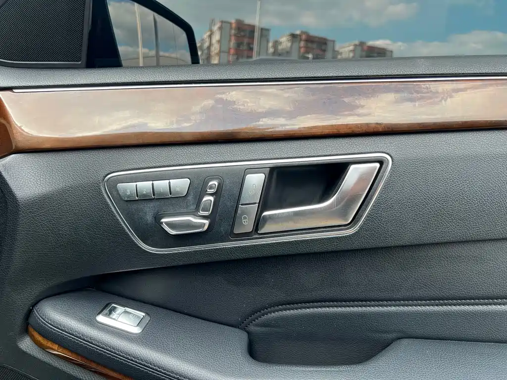 Mercedes-Benz E-Class — миниатюра 15