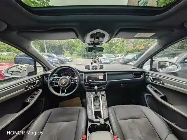 Porsche Macan — миниатюра 8