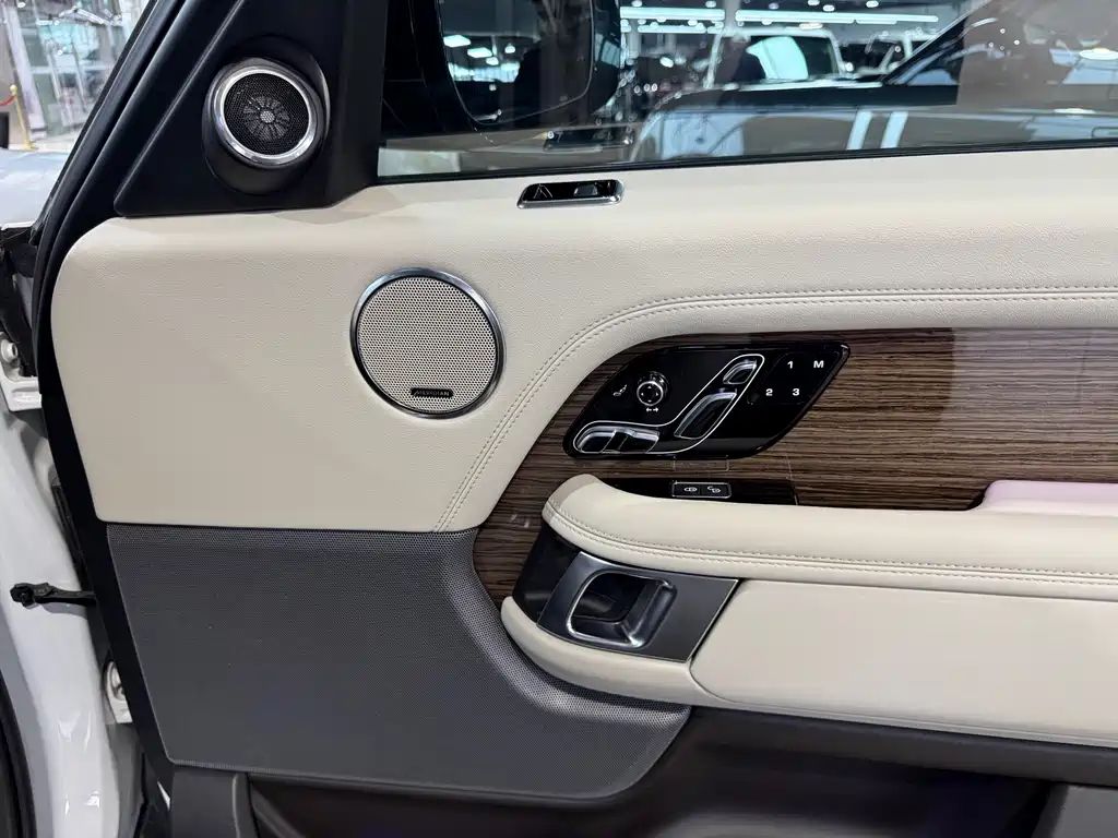 Land Rover Range Rover — миниатюра 33