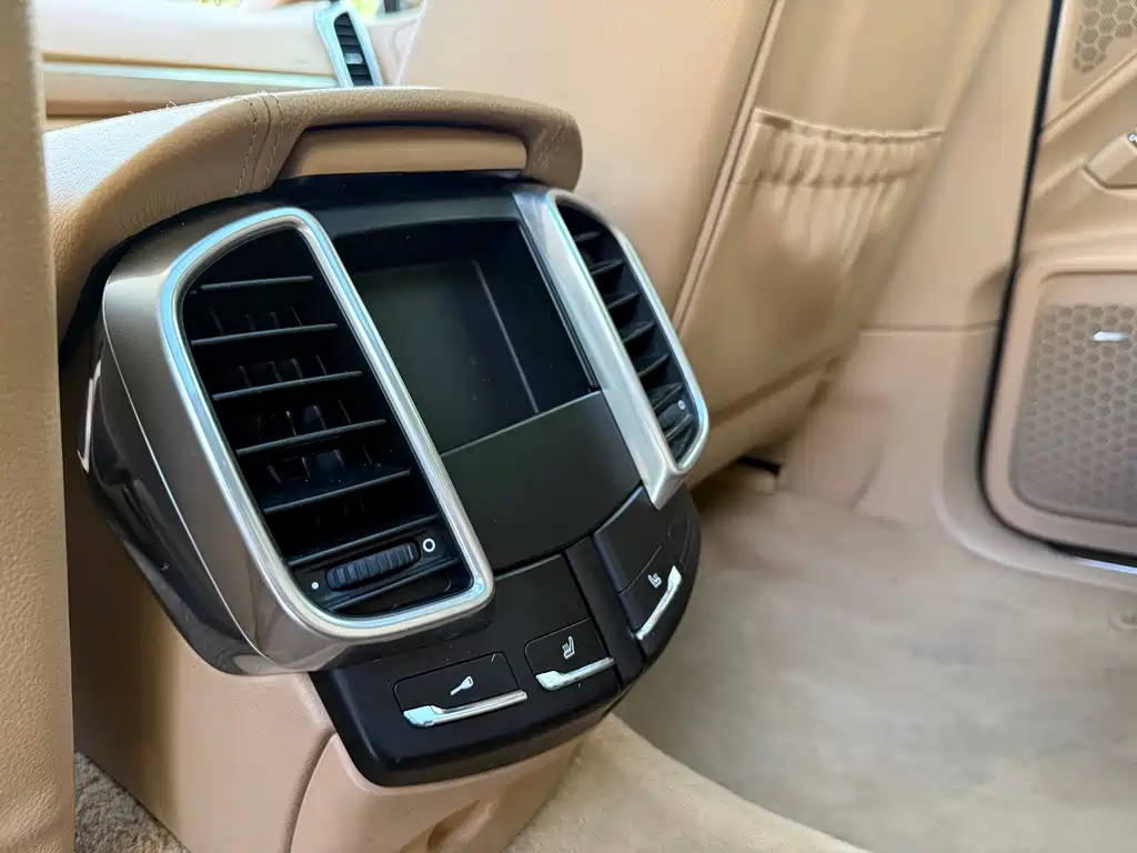 Porsche Cayenne — миниатюра 16