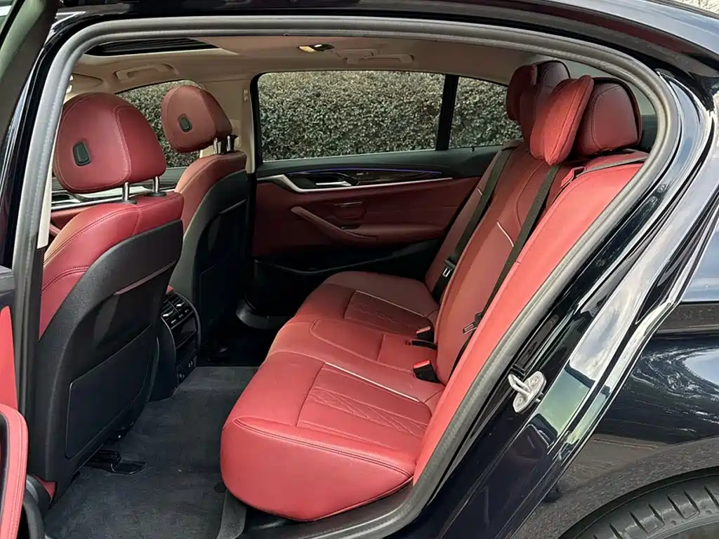 BMW 5 Series — миниатюра 4