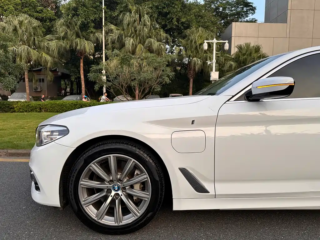 BMW 5 Series New Energy — миниатюра 26