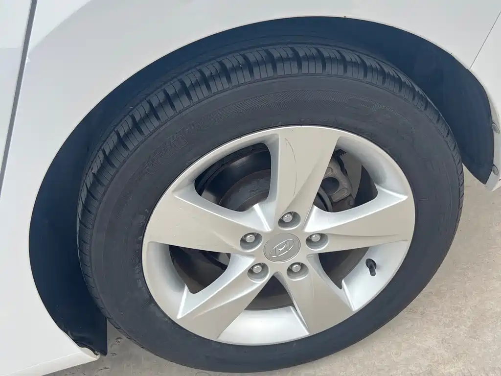 Hyundai Elantra Langdong — миниатюра 11