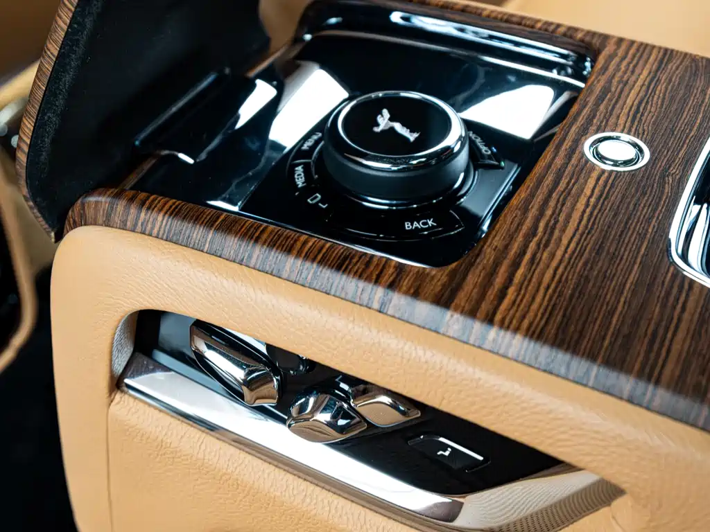Rolls-Royce Cullinan 2018 мест
