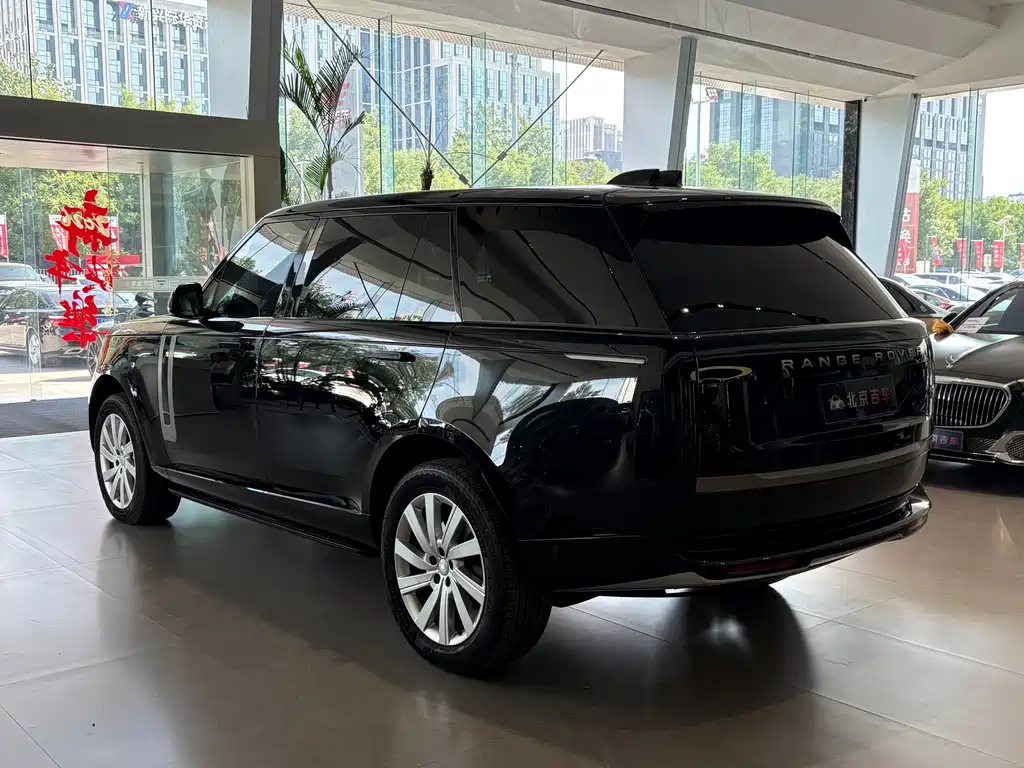 Land Rover Range Rover 2024 3.0 L6 400PS Long Wheelbase мест
