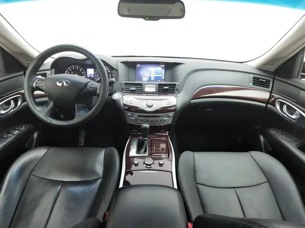 INFINITI Q70