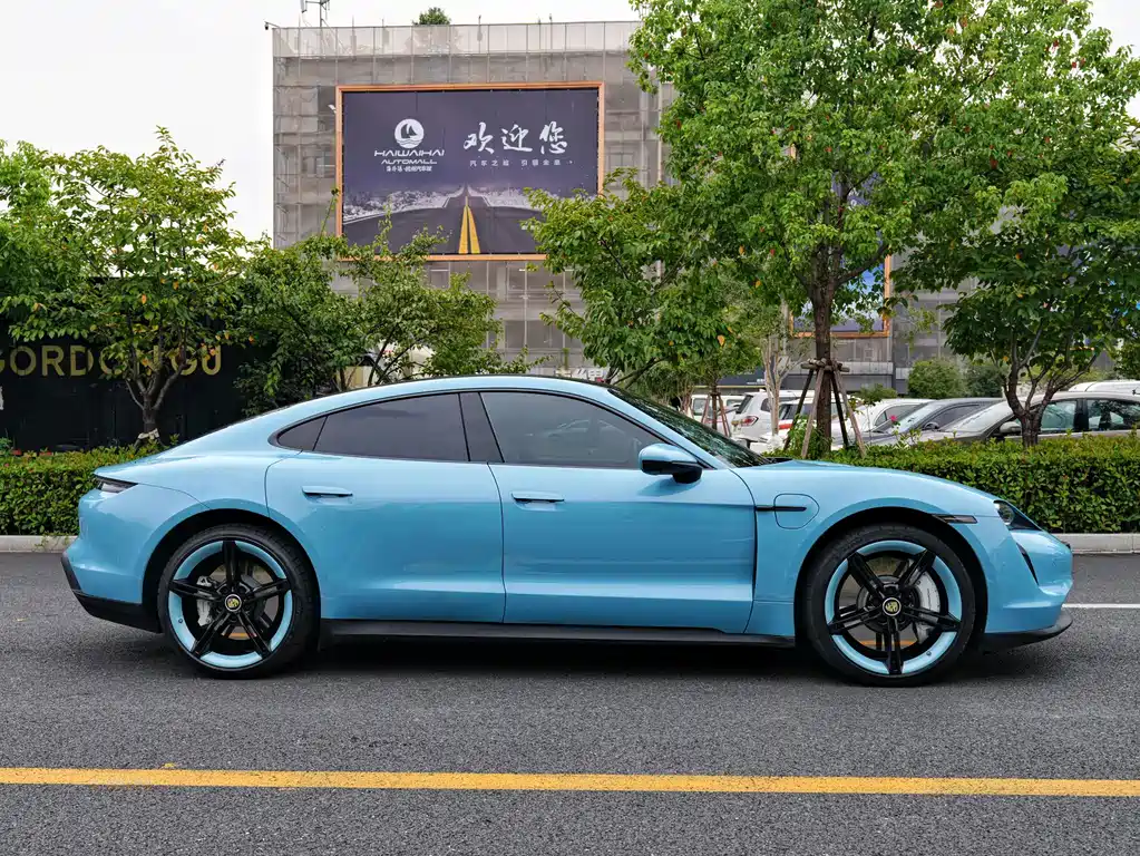 Porsche Taycan — миниатюра 5