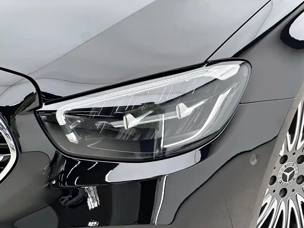 Mercedes-Benz E-Class — миниатюра 17