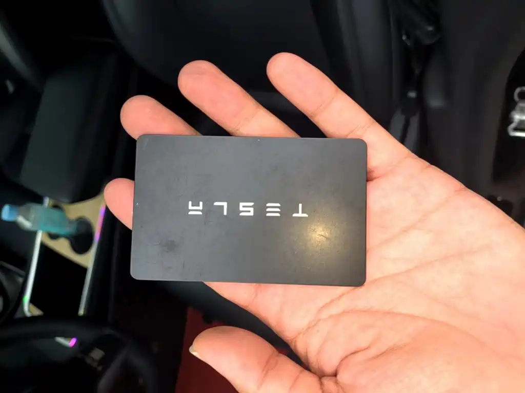 Tesla Model Y — миниатюра 9